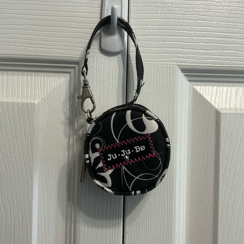 ‼️FINAL SALE‼️ JuJuBe Pacifier holder bag. EUC.